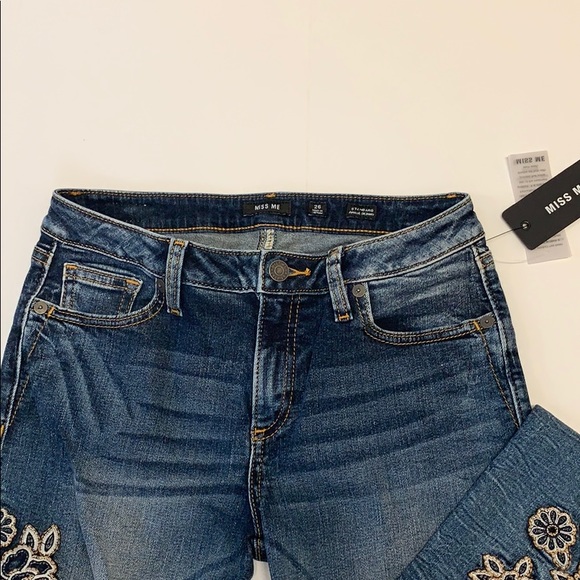 New New!! Miss me jeans π¦π - Picture 3 of 7
